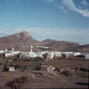 Tinos, Chatsirádos unter dem Exóburgo-Felsen