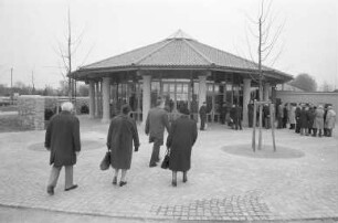 Friedhof für die Nordweststadt "Friedhof Nordwest". Einweihung der Kapelle