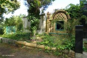 Erbbegräbniswand auf dem Friedhof Rahnsdorf; Berlin, Treptow-Köpenick