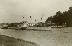 Dresden. Dampfschifflandestelle Pillnitz mit Schaufelraddampfer 'Königstein' : Dresden-Pillnitz, Dampferanlegestelle, Personen-Seitenraddampfer "Königstein" (II, 1915, Werft Laubegast) und "Laubegast" (1912, Werft Laubegast)