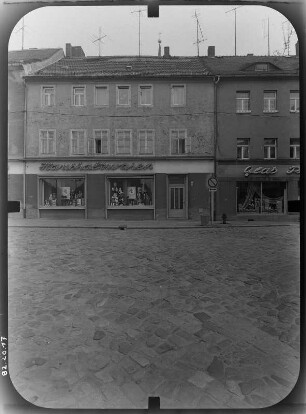 Bischofswerda, Altmarkt 10. Wohnhaus mit Laden (Haushaltwaren, um 1820). Straßenfront
