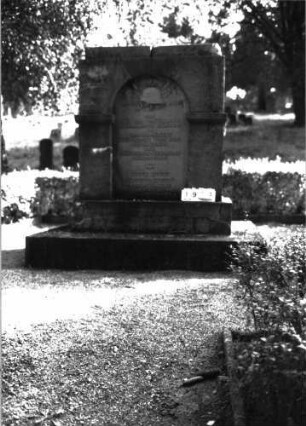 Grabstein 1914 (Index: 100096634) Besonderheit: kulturhistorisch wertvoll / hist.-wiss. Gründe (Ehrenmal); - keine Maßangaben: Grabstein 1914
