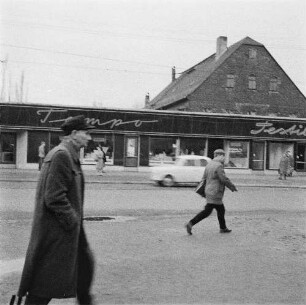 Siegmar-Schönau (Chemnitz-Siegmar bzw. Chemnitz-Schönau). Kaufhalle "Tempo". Straßenansicht