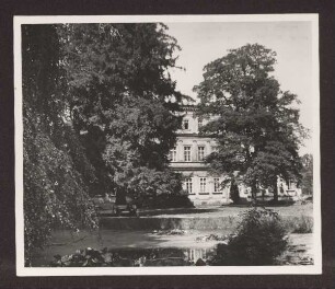 Teich im Palaisgarten im Hintergrund / Rückansicht der Musikakademie. Detmold. Neustadt. Papierabzug