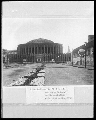 Düsseldorf, Ehrenhof, Rheinhalle (heute Tonhalle) und Ehrenhofgebäude