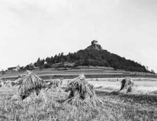 Burgruine Pürstein : Dorf Pürstein (Perstejn/Tschechische Republik). Blick zur Burgruine