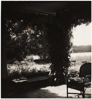 Garten Niemczyk, Potsdam-Nedlitz: Blick von Terrasse zum Garten
