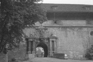 Würzburg: Eingangstor und Wehrgang