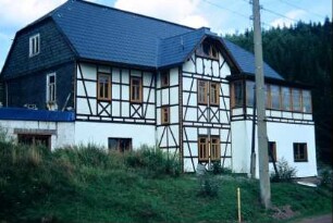Saniertes Fachwerkhaus mit Zwerchhaus in der Grundstraße