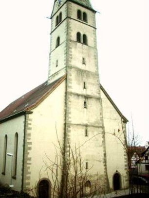 Stadtkirche-Ansicht von Westnordwesten mit Kirchturm (Schlitzscharten in den Mittelgeschossen) sowie Langhaus