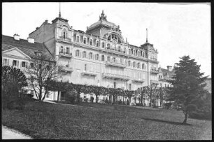 Marienbad. Kirchenplatz und Hotel Weimar (1822, 1904) : Marienbad. Kirchenplatz und Hotel Weimar (1822, Umbau 1903-1904; A. Heymann)