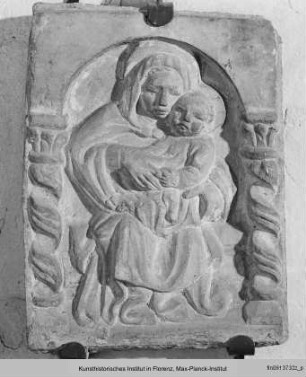 Relief einer Madonna mit Kind