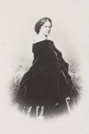 Porträt Fanny Janauschek (1829-1904; Schauspielerin). Albuminabzug auf Karton (Carte-de-visite mit Atelieraufdruck verso)
