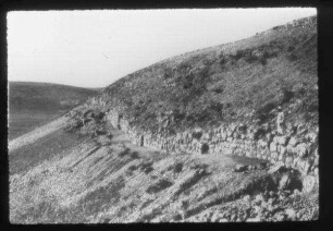 Tell ed-Duweir [Lachis], Die untere Mauer im Westen