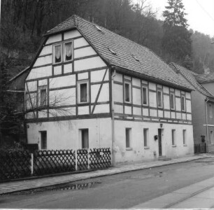 Bad Schandau, Kirnitzschtalstraße 57. Wohnhaus (1801/1850). Straßenansicht von Südosten