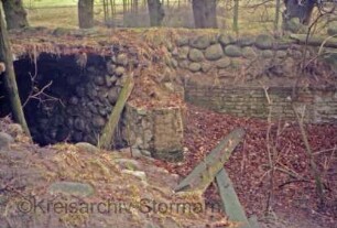 Gut Jersbek: Eiskeller: Teilansicht: Ruine: Blick auf Trichter