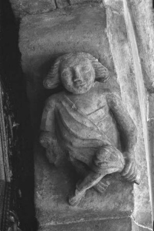 Hockende Konsolfigur