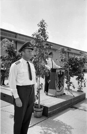 Abschiedsappell der 1. Luftwaffendivision für den scheidenden Kommandierenden General der Luftwaffengruppe Süd, General Hannes Trautloft, in der General-Fahnert-Kaserne