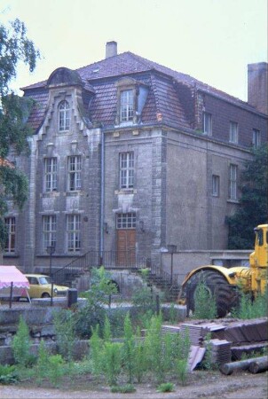 Blick auf die Hoffassade des Gutshauses; Mittelrisalit