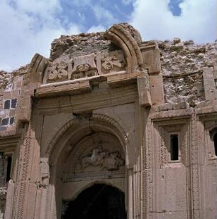 Albayrak, Portal einer Kirche