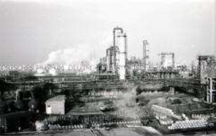 Blick auf das Industriegelände des VEB Leuna-Werke "Walter Ulbricht"