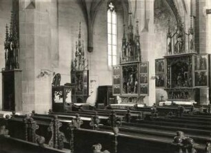 Bardejov (Bartfeld). St. Ägidiuskirche (15. Jh.). Blick aus dem Mittelschiff in das Seitenschiff mit Schnitzaltären