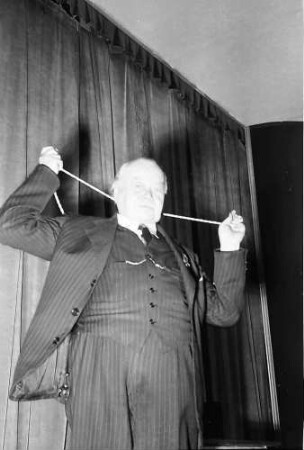 Triberg: Kongress des Magischen Zirkels; Jean Faller (Frankreich) zaubert