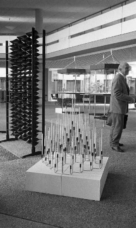 Wanderausstellung "Metall Germany - Ausgewähltes Kunsthandwerk für USA" im Landesgewerbeamt.