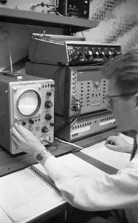 Überwachung radioaktiver Strahlung des Kernforschungszentrums durch das Landesinstitut für Arbeitsschutz und Arbeitsmedizin.