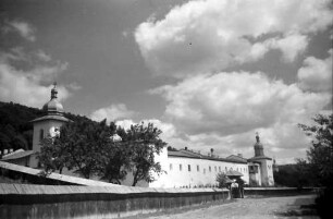 Secu: Kloster, Außenansicht