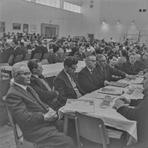 VI. Bundeskongress der Domowina in Hoyerswerda : Hoyerswerda. Saal mit Teilnehmern des VI. Bundeskongresses der Domowina