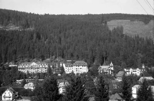 St. Blasien: Sanatorium von der gegenüberliegenden Höhe