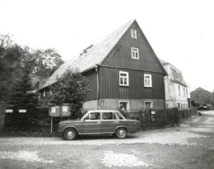 Markneukirchen-Siebenbrunn, Am Bahnhof 3. Ehemaliges Wohnstallhaus