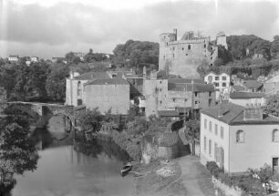 Ortsansicht mit Schlossruine