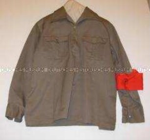 Bluse zur Bundeskleidung des Roten Frontkämpferbundes (RFB) mit Armbinde, Nachbildung