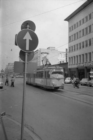 Linksabbiegeverbot auf der Kaiserstraße zwischen Mühlburger Tor und Adlerstraße