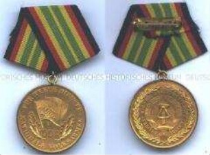Medaille für treue Dienste in der Nationalen Volksarmee, in Gold