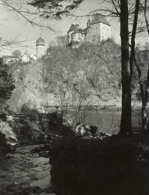 Burgk, Blick auf das Schloss : Burgk. Schloß. Ansicht von Südwesten aus dem Saaletal