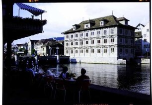 Zürich: Limmatkai, Rathaus und Limmat