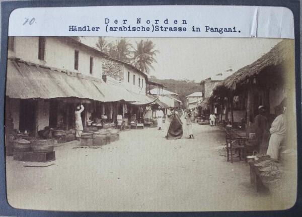 Le nord du pays. Marchand Rue (arabe) à Pangani