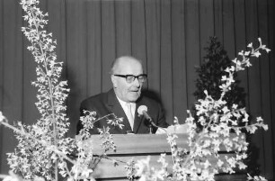 Offenburg: Oberrheinhalle; Ansprache: Präsident E. Klaus