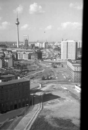 Berlin: Blick vom Axel Springer-Haus auf Ost-Berlin