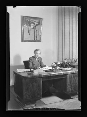 Politikerinnenporträt Louise Schroeder (1887-1957) (4)