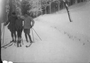 Personen beim Skifahren