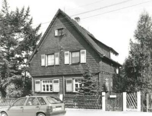 Dresden-Naußlitz, Burgwartstraße 43. Wohnhaus (um 1925) einer Holzhaussiedlung (Baugenossenschaft)