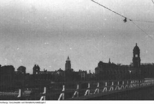 Dresden. "Flüchtlingselend". Umsiedler am Terrassenufer, auf Schlossplatz und Georgij-Dimitroff-Brücke (Augustusbrücke), 1945