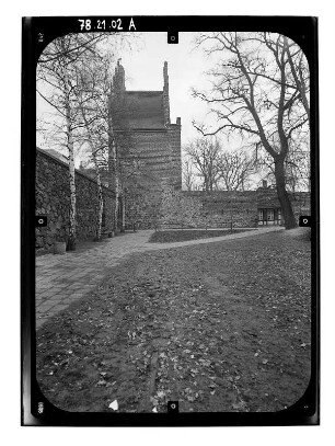Neubrandenburg. Stargarder Tor (M. 14. Jh.). Seitenansicht