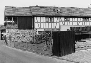 Hünstetten, Talstraße 15, Talstraße 17