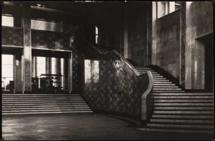 I.G.-Farben, Frankfurt/Main Verwaltungsgebäude: Eingangshalle und Mittelhalle von innen