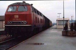 Schwäbisch Hall Hessental Lok 215 004 N5770 SHA-S Bahnsteig